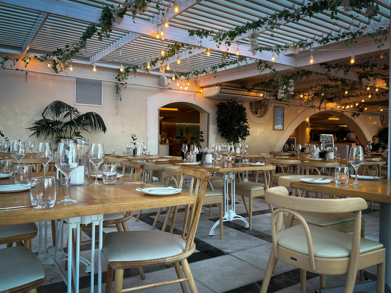 Marketing für Restaurants: Der ehrliche Plan, der wirklich Gäste bringt
